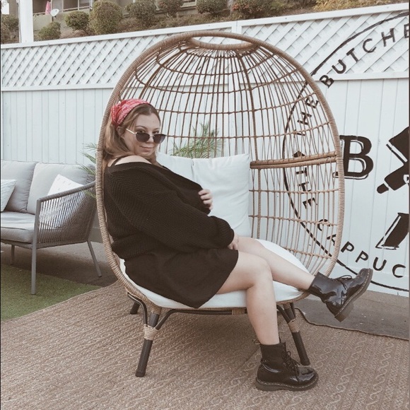 Meet your Posher, Camelia - Picture 2 of 2